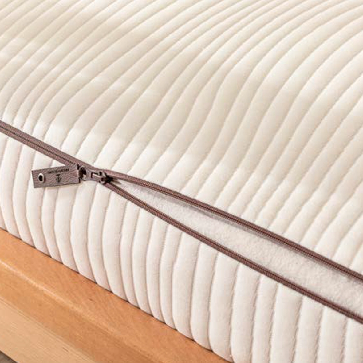minno baby mattress close up